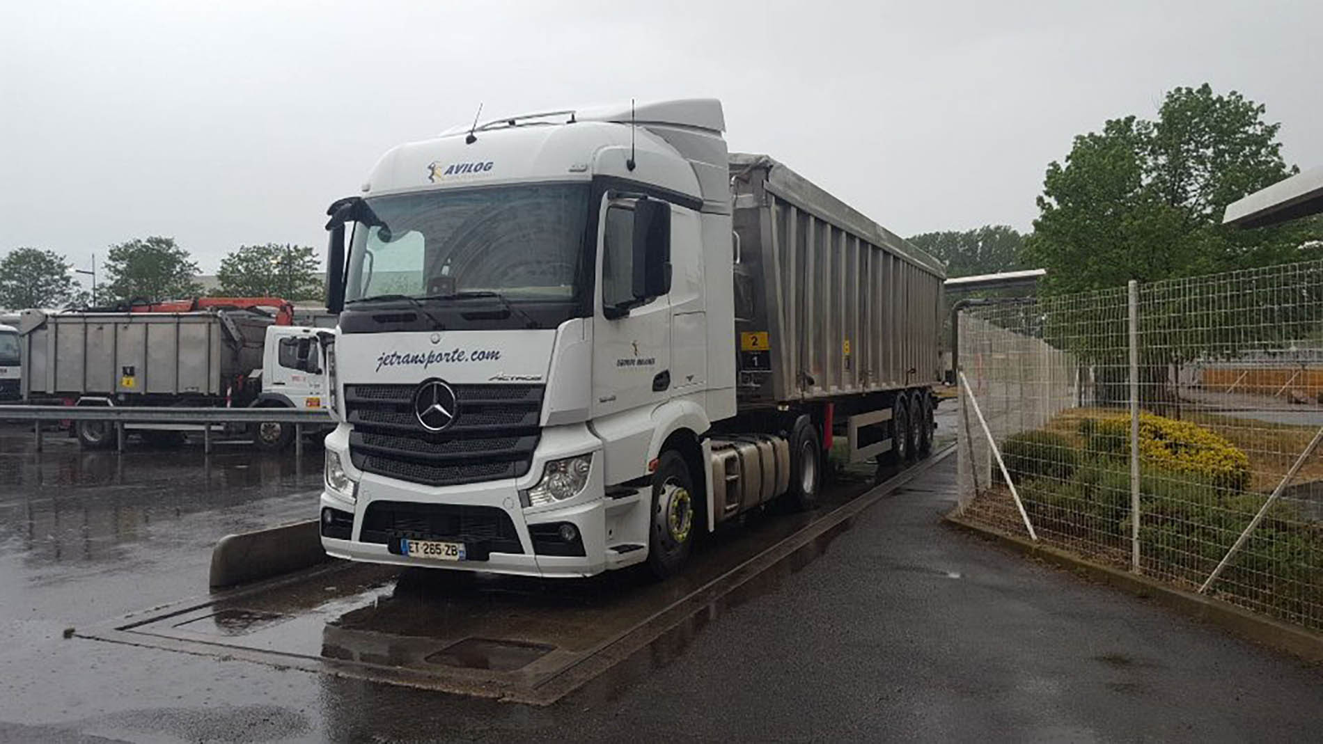 Camion benne de co-produits et déchets