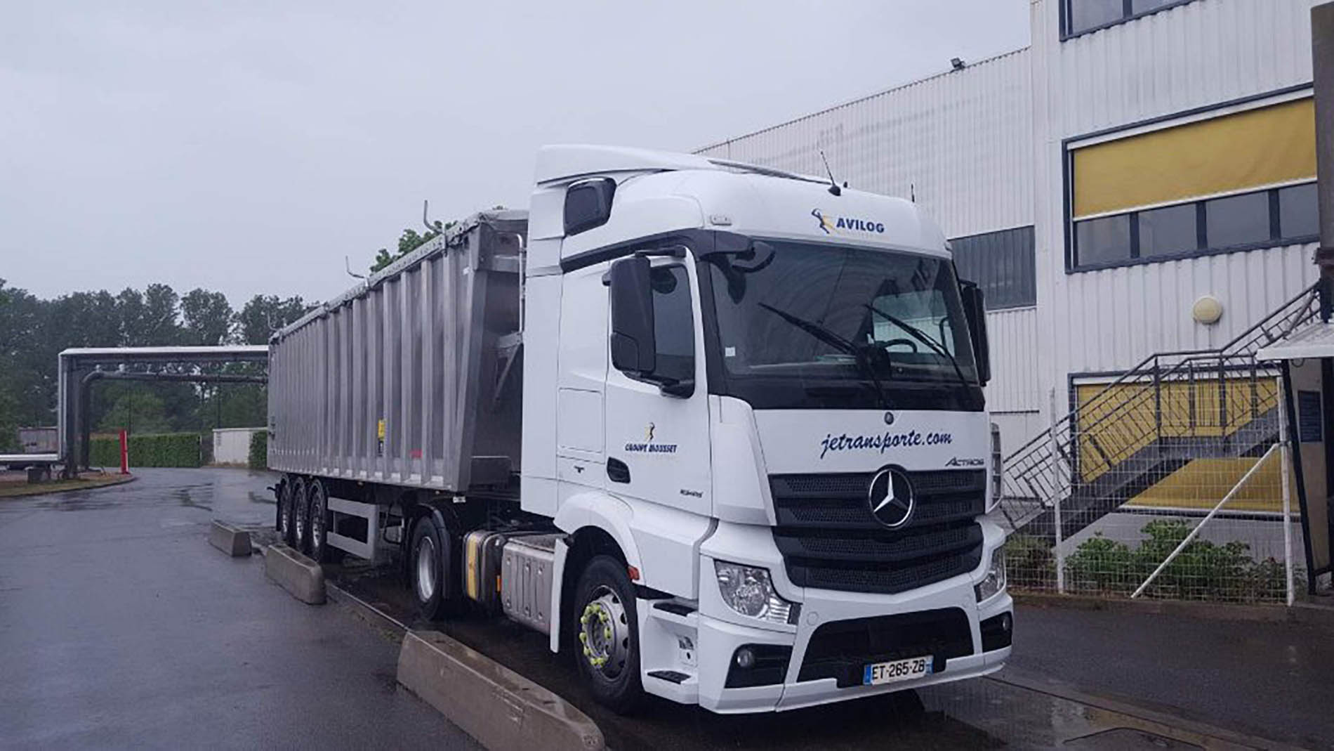 Camion de transport de co-produits et déchets