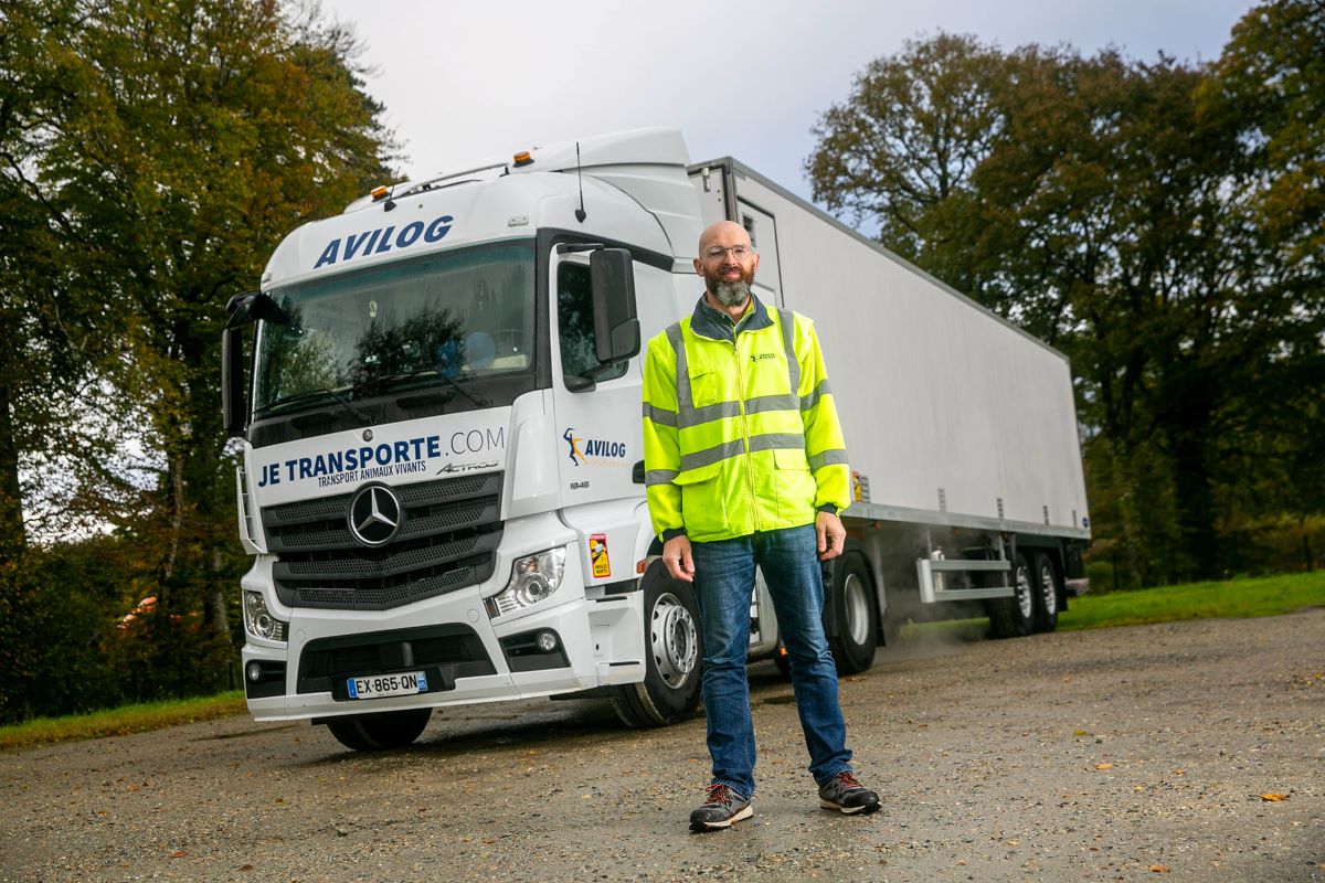 Conducteur d'un camion de transport de poussins