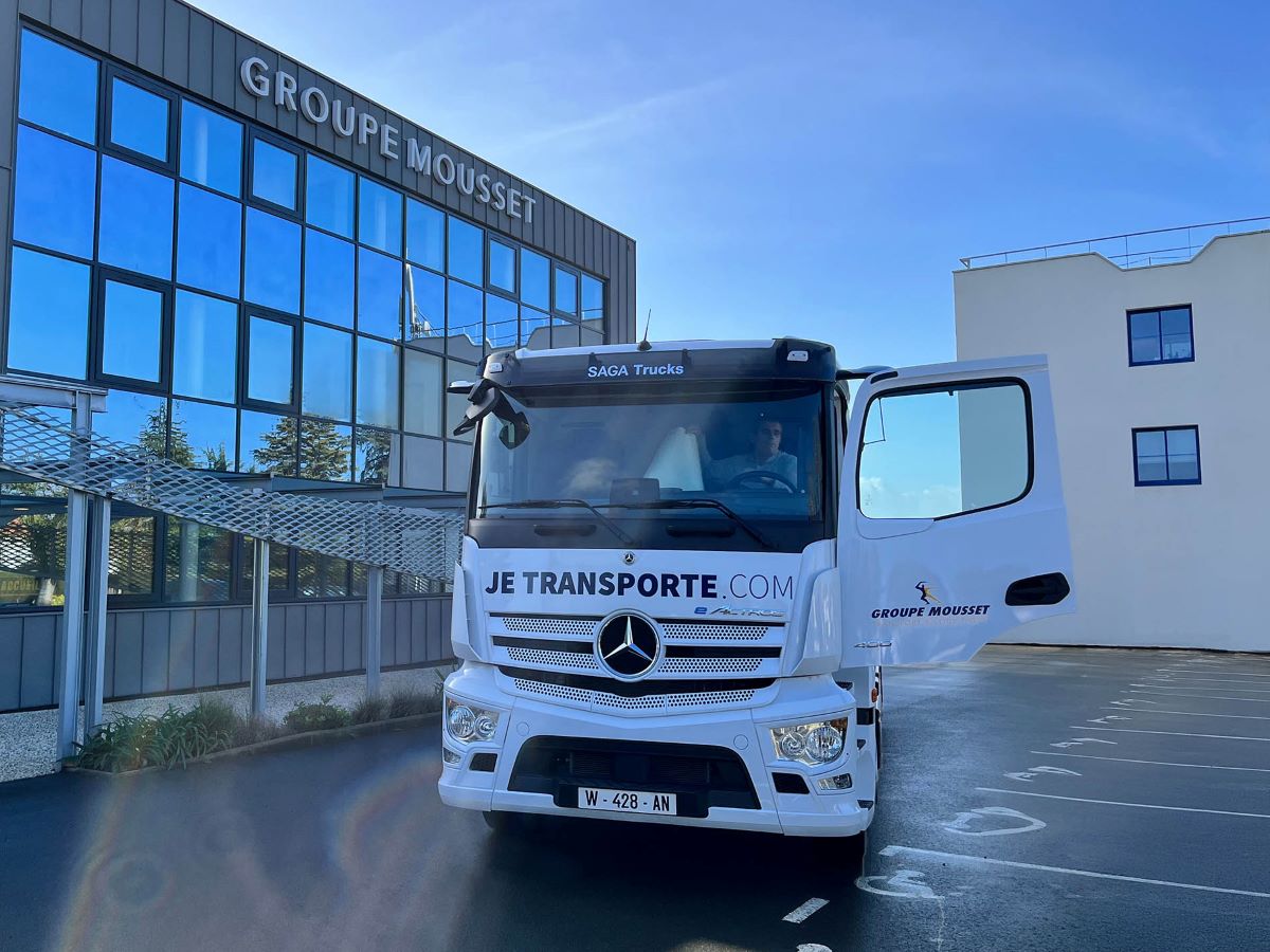 eActros Mercedes au siège du Groupe MOUSSET-JETRANSPORTE