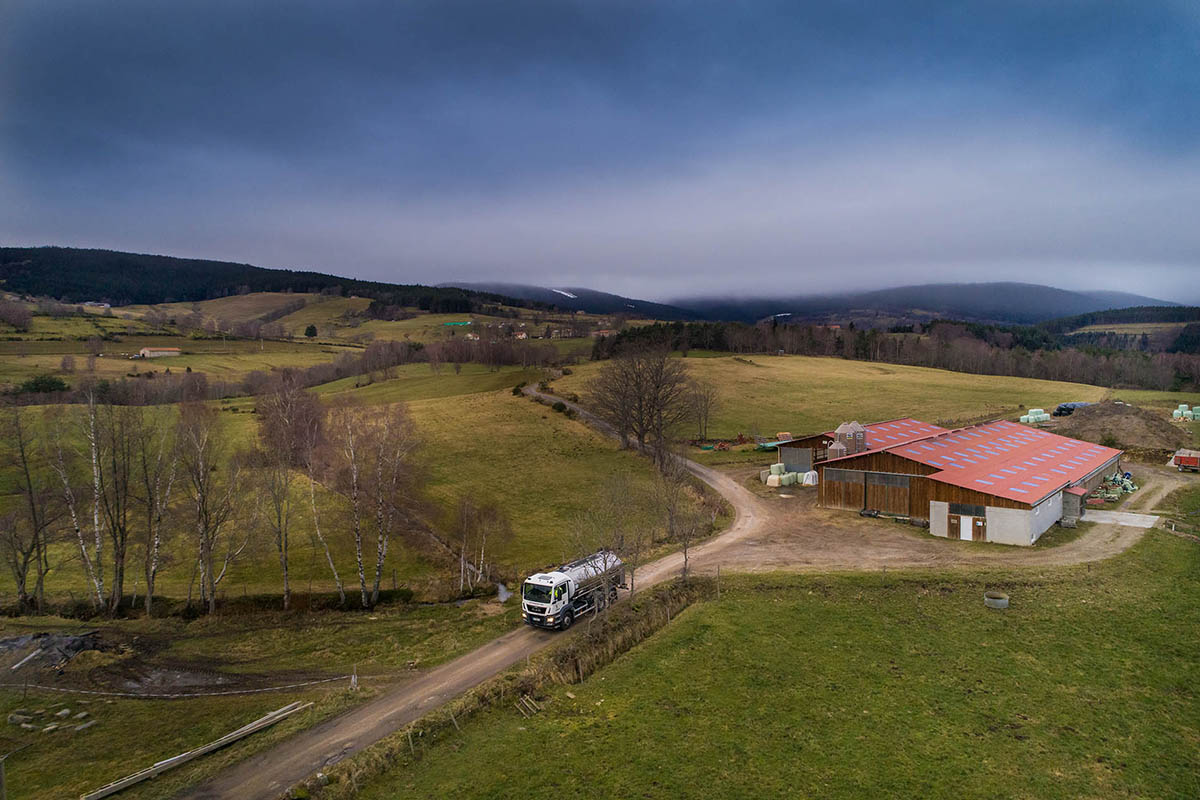 Citerne de lait qui transporte du lait