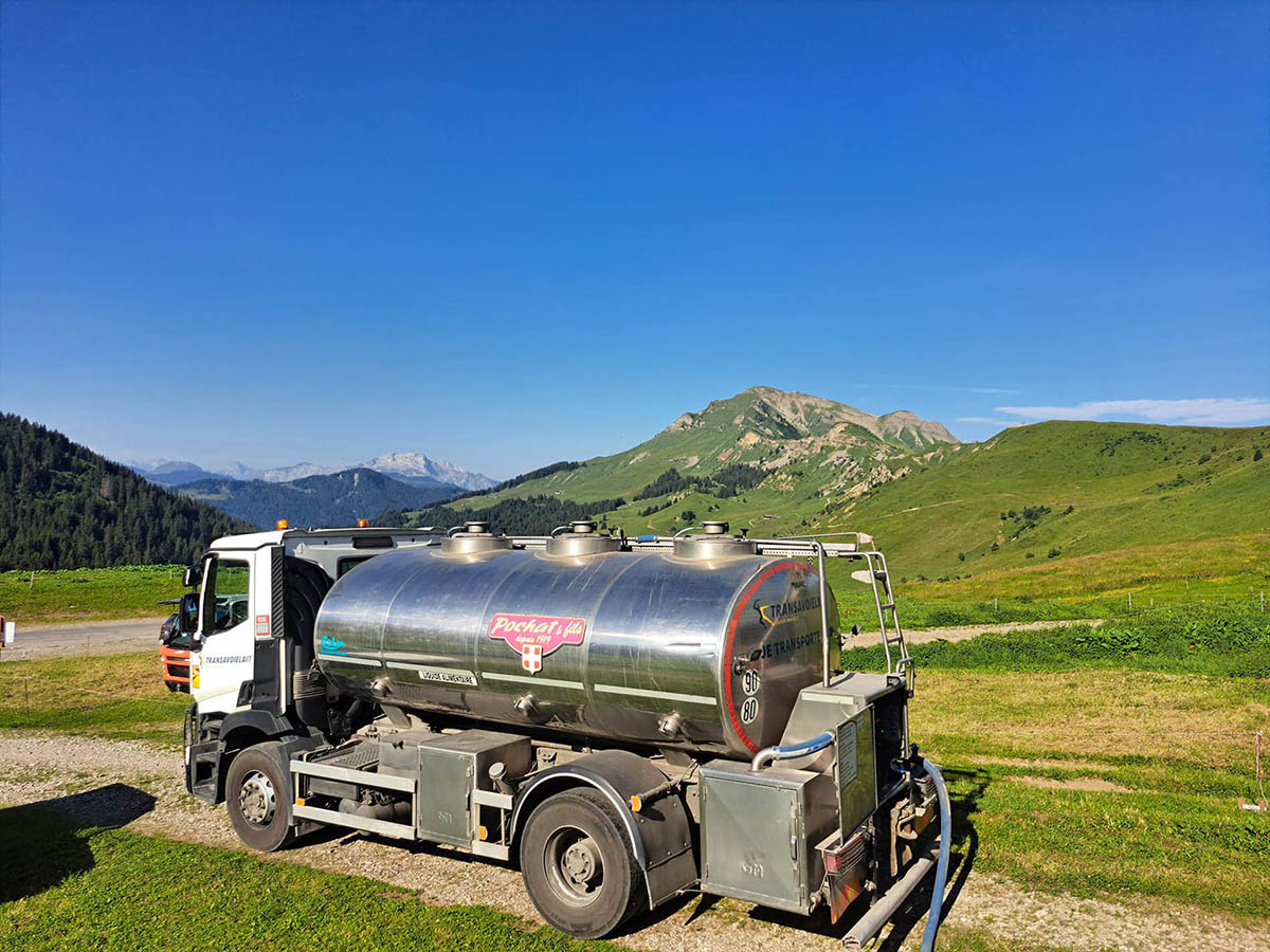 Porteur citerne lait en montagnes