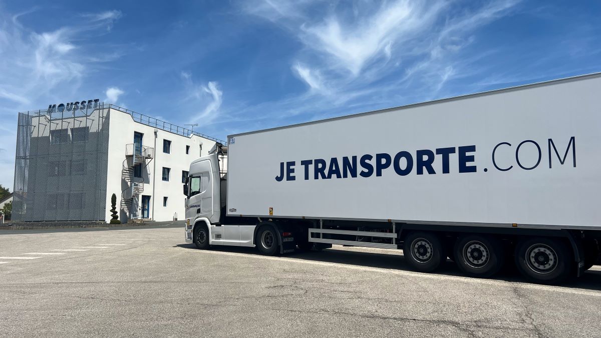 Camion frigorifique de transport agoalimentaire