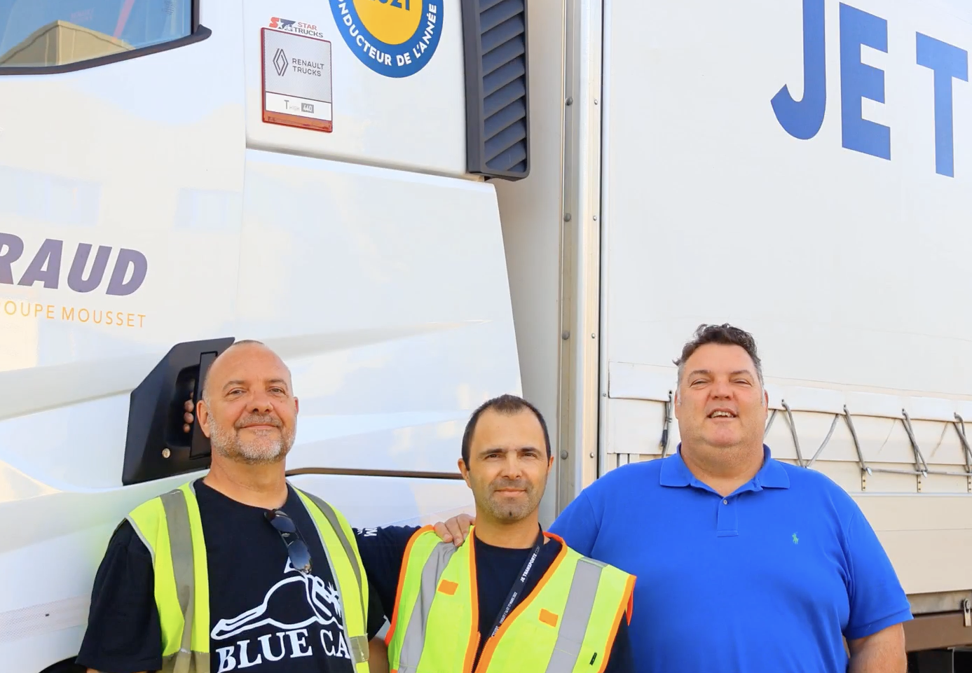 Meilleur conducteur de l'année du Groupe Mousset devant son camion neuf
